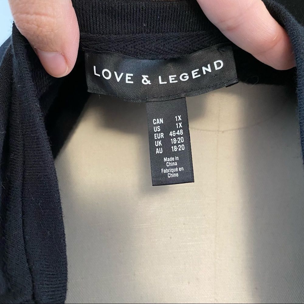 Love & Legend Black Crew Neck Sweatshirt 1X Black Floral Applique - Picture 10 of 11